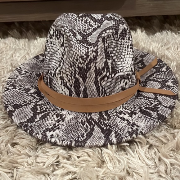 Altar’d State snake print hat - Picture 3 of 5